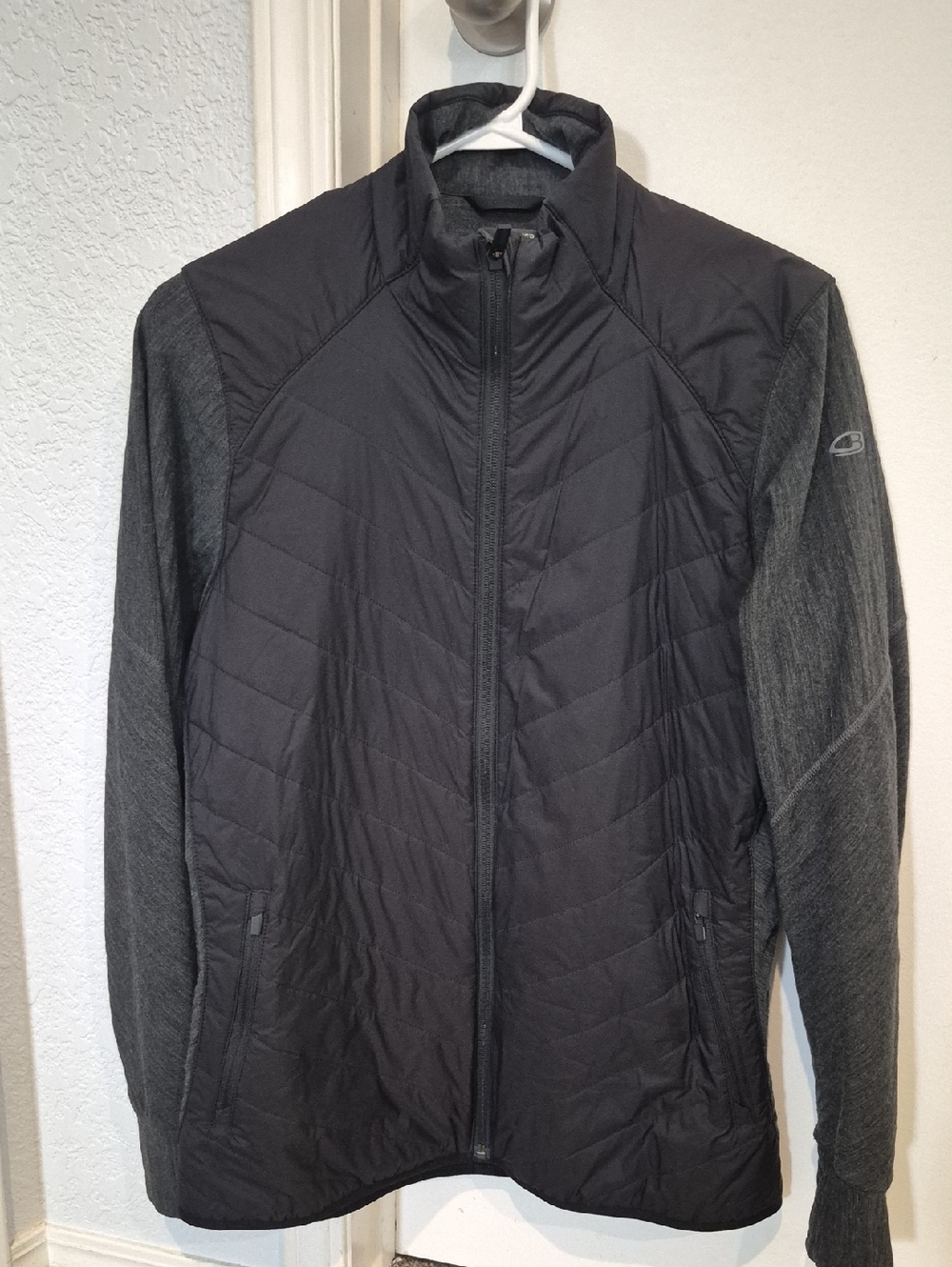 Icebreaker Women's Hybrid Quilted Jacket in Charcoal Gray